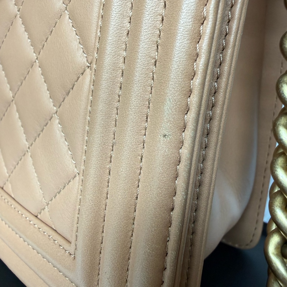 CHANEL Beige Leather Interior - Picture 14 of 16